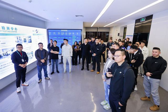 决方案亮相ChinaFit中国健身管理论坛瓦力游戏app创新驱动未来：舒华商用健身解(图2)