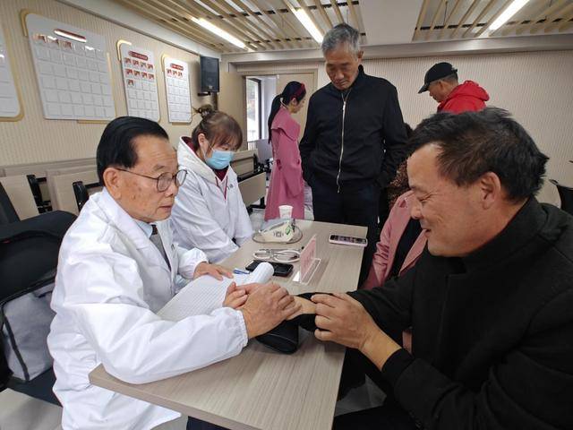 阳一社区有了“健康小屋”瓦力棋牌游戏正式启用！富(图2)