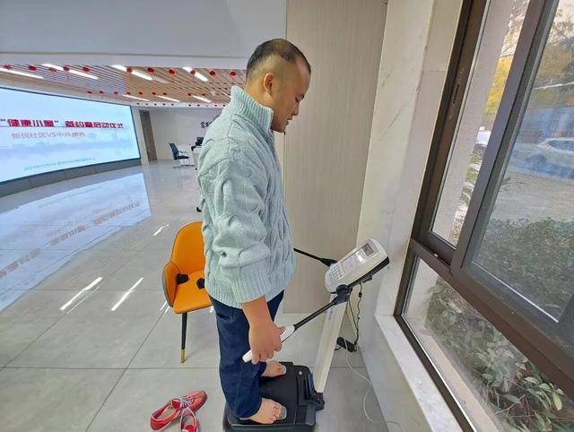 阳一社区有了“健康小屋”瓦力棋牌游戏正式启用！富(图3)