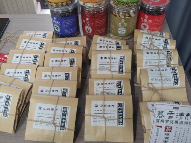 阳一社区有了“健康小屋”瓦力棋牌游戏正式启用！富